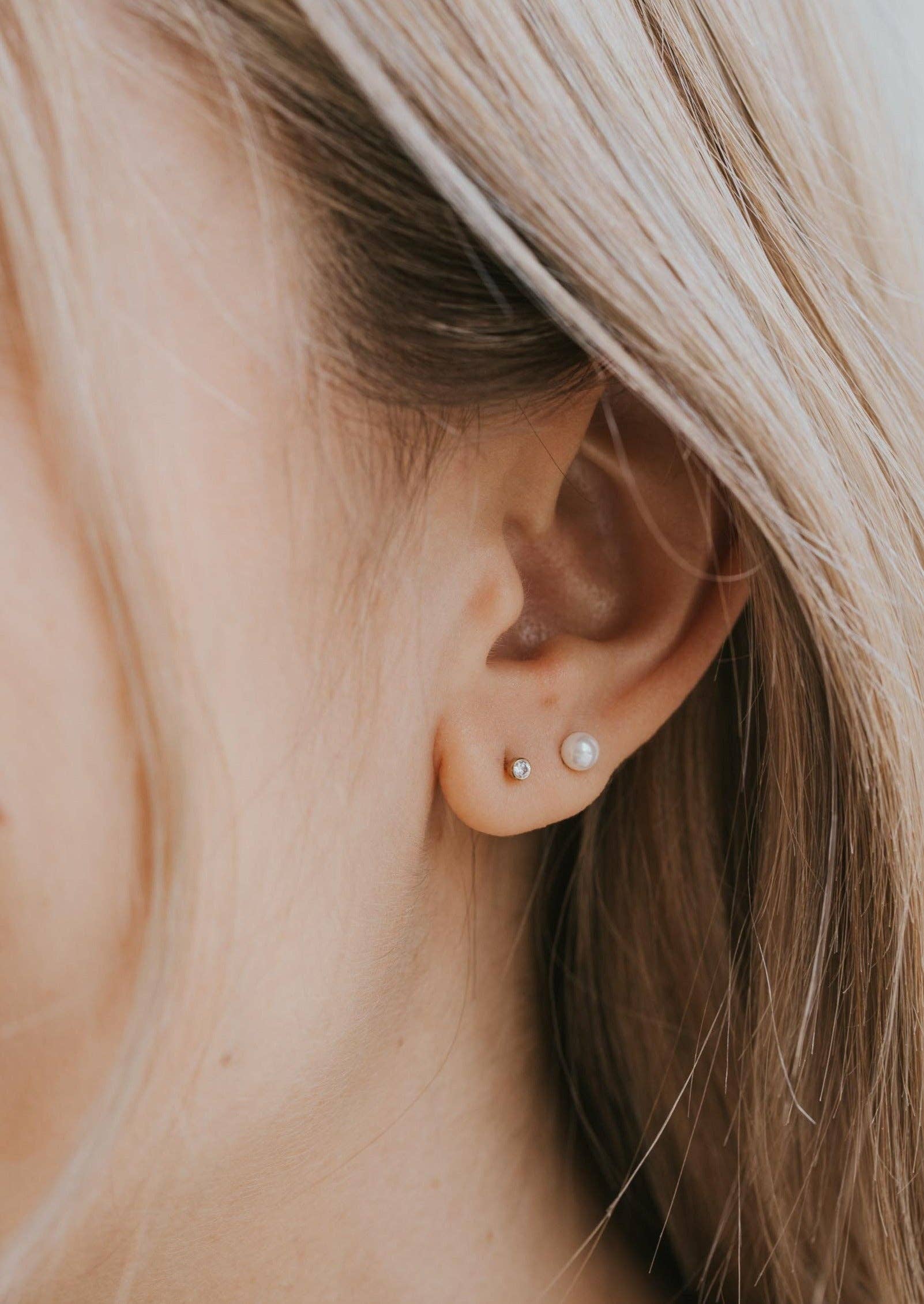 Hello Adorn: Solitaire Studs Earrings