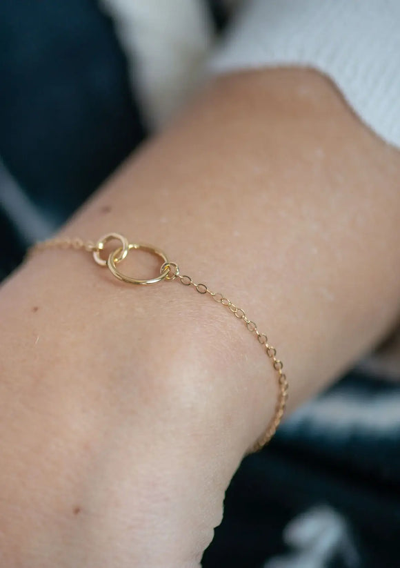 Hello Adorn: Tiny Links Bracelet