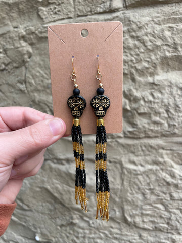 Muertos Fringe Earrings (Black and Gold)