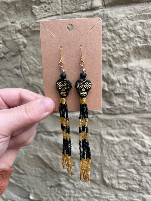 Muertos Fringe Earrings (Black and Gold)