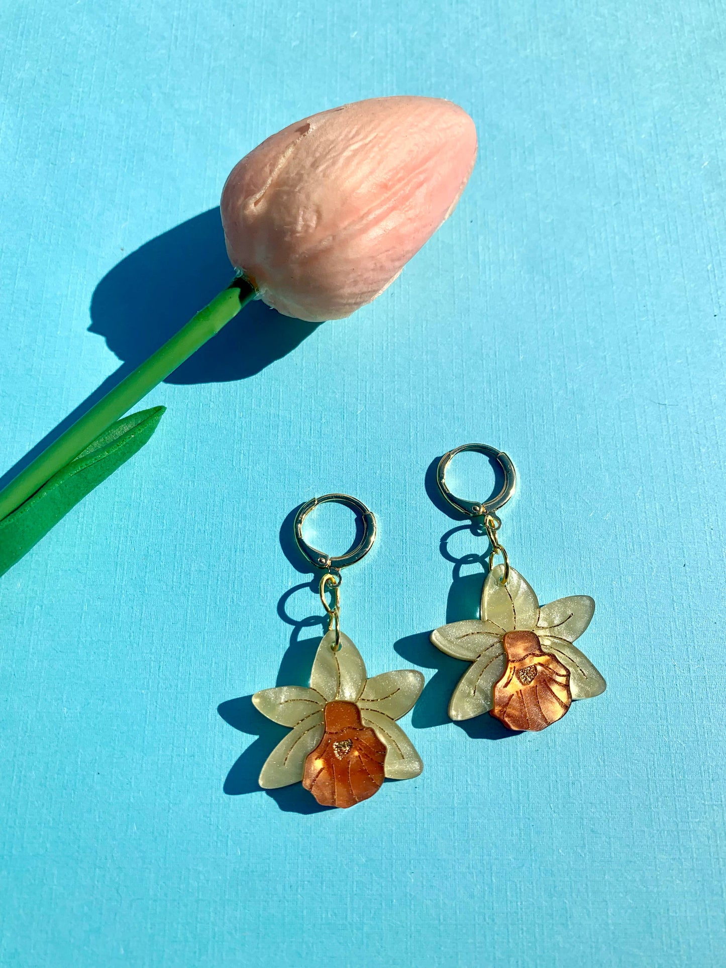 Mini Daffodils Huggie Earrings