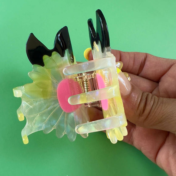 White Flower Centinelle Hair Claw