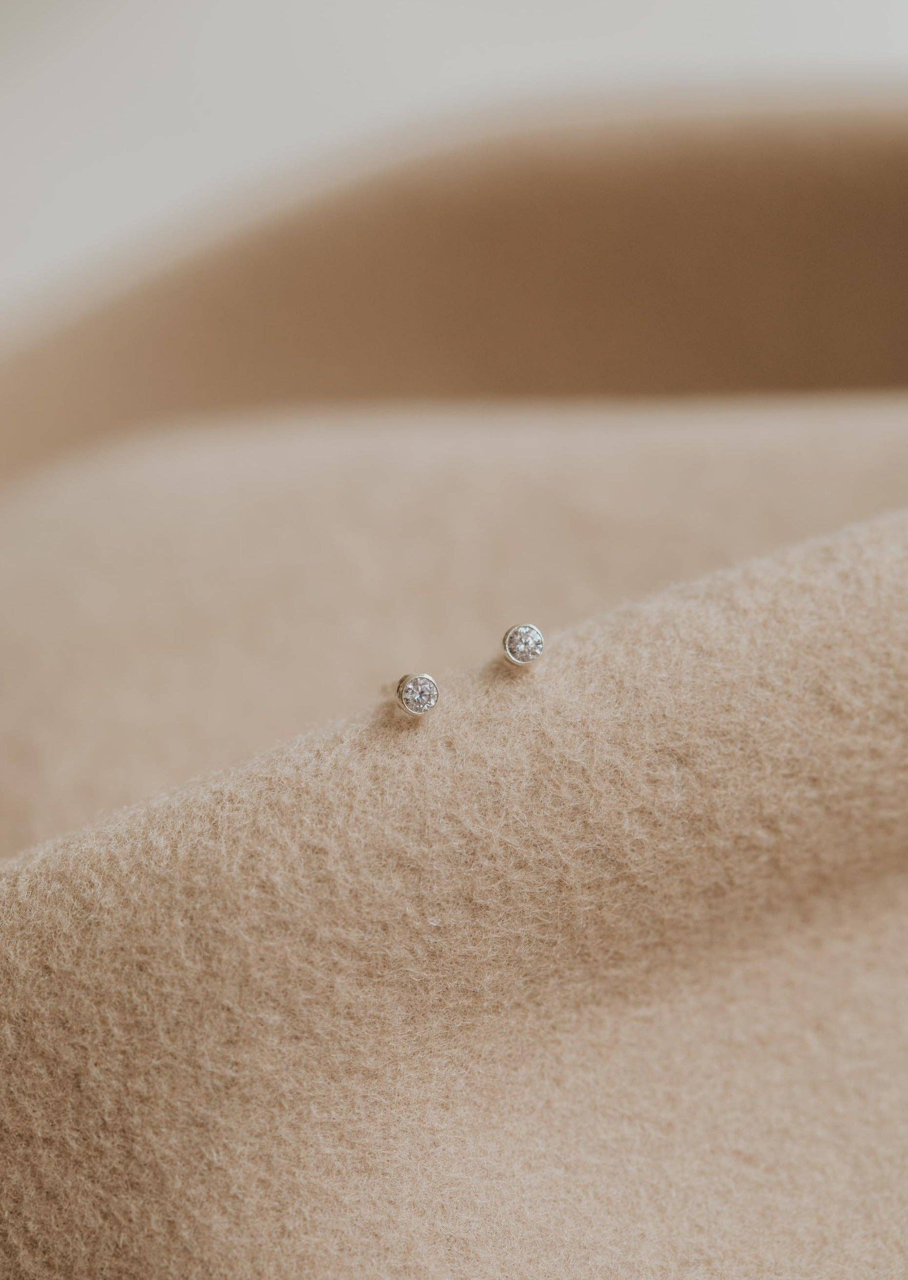 Hello Adorn: Solitaire Studs Earrings