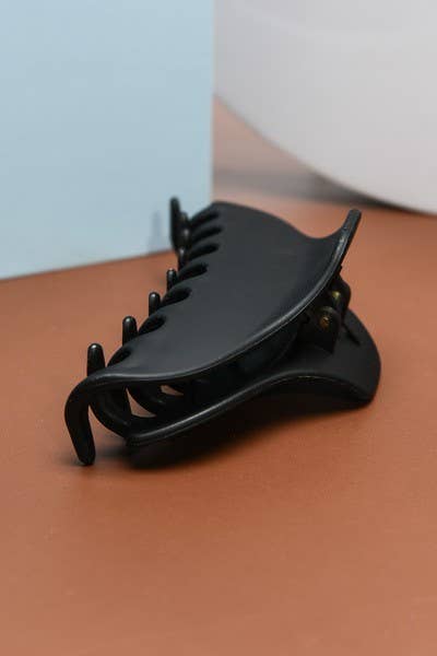 Oversized Curve Hair Claw