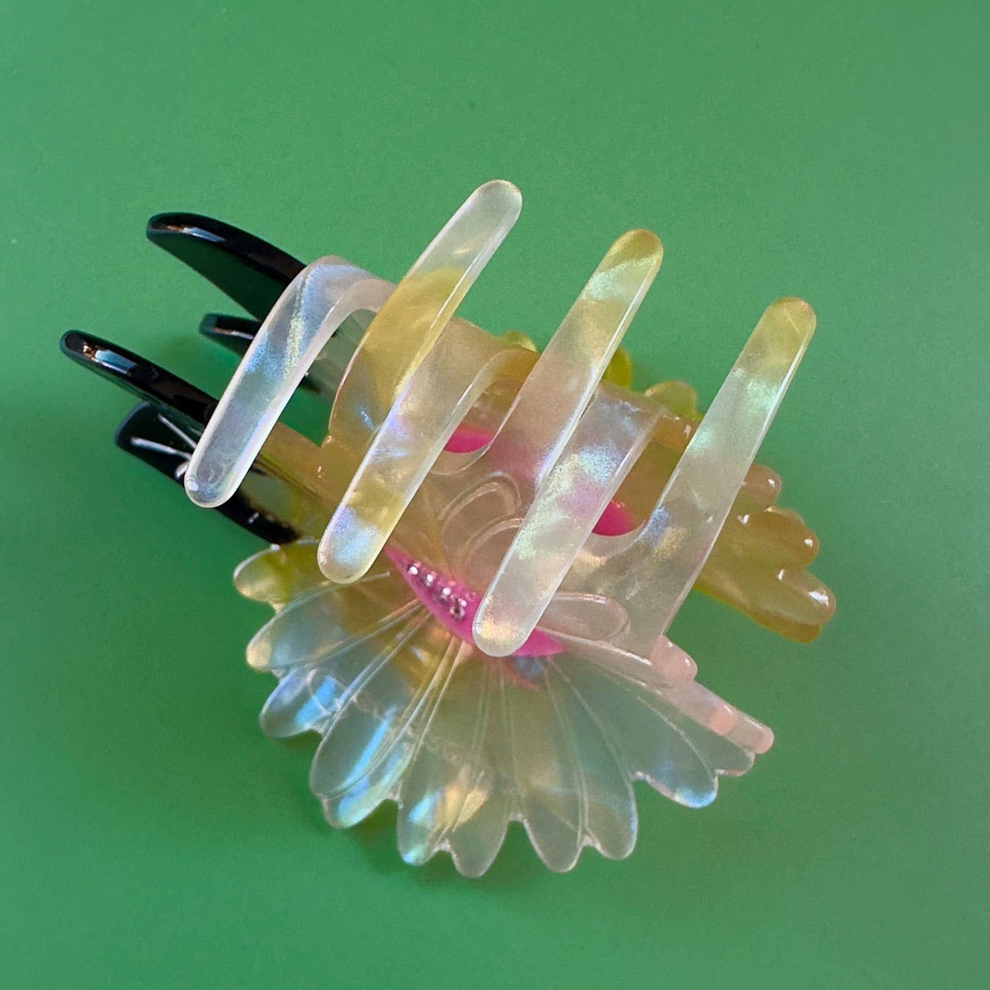 White Flower Centinelle Hair Claw