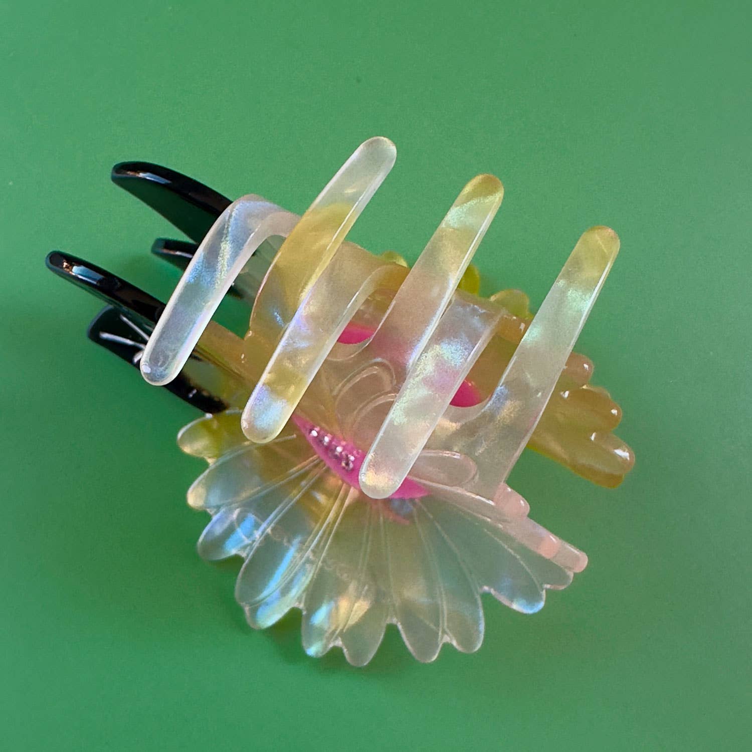 White Flower Centinelle Hair Claw